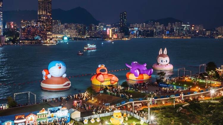 Labubu、滑嘟嘟、Kaws x Elmo、多啦 A 夢維港打卡裝置免費展出嗎？展覽地點在哪裏？