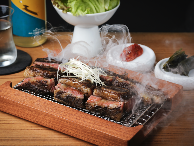 新登場！香港韓國菜推介：必試釜山炭火豬肋骨山、蘇豪精緻韓菜排隊店、首間韓式中餐專門店