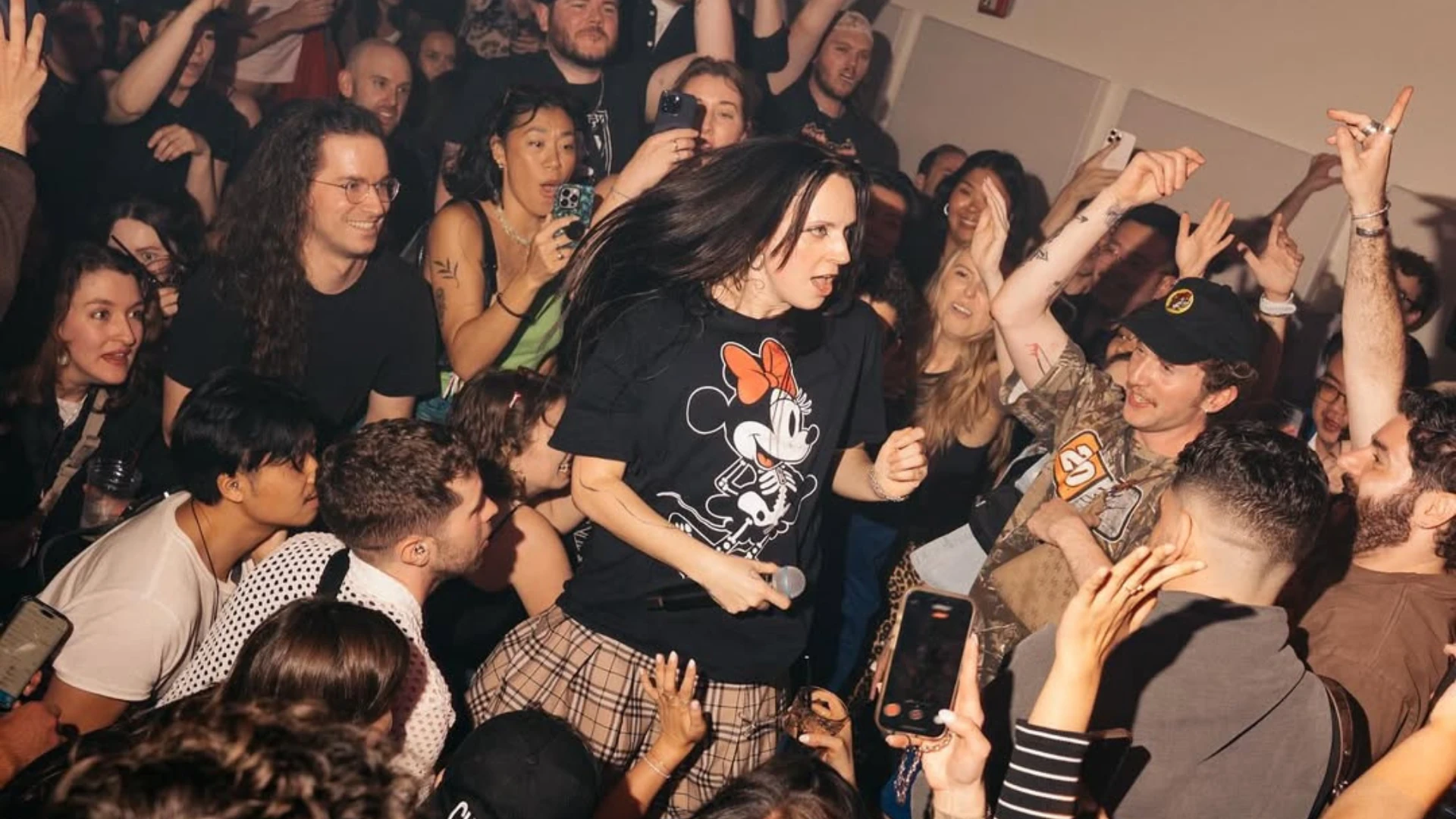 La artista M&Oslash; en concierto