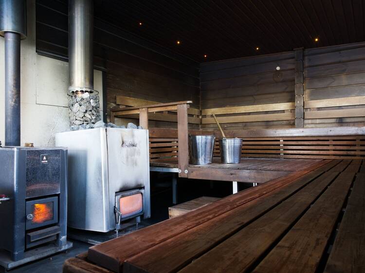 Sweat, swim, eat and drink on the Koivuranta Sauna Raft