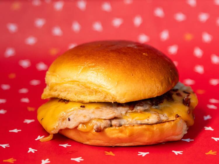 Lx Factory vai ter smash burgers de frango e tatuagens gratuitas na noite de Halloween