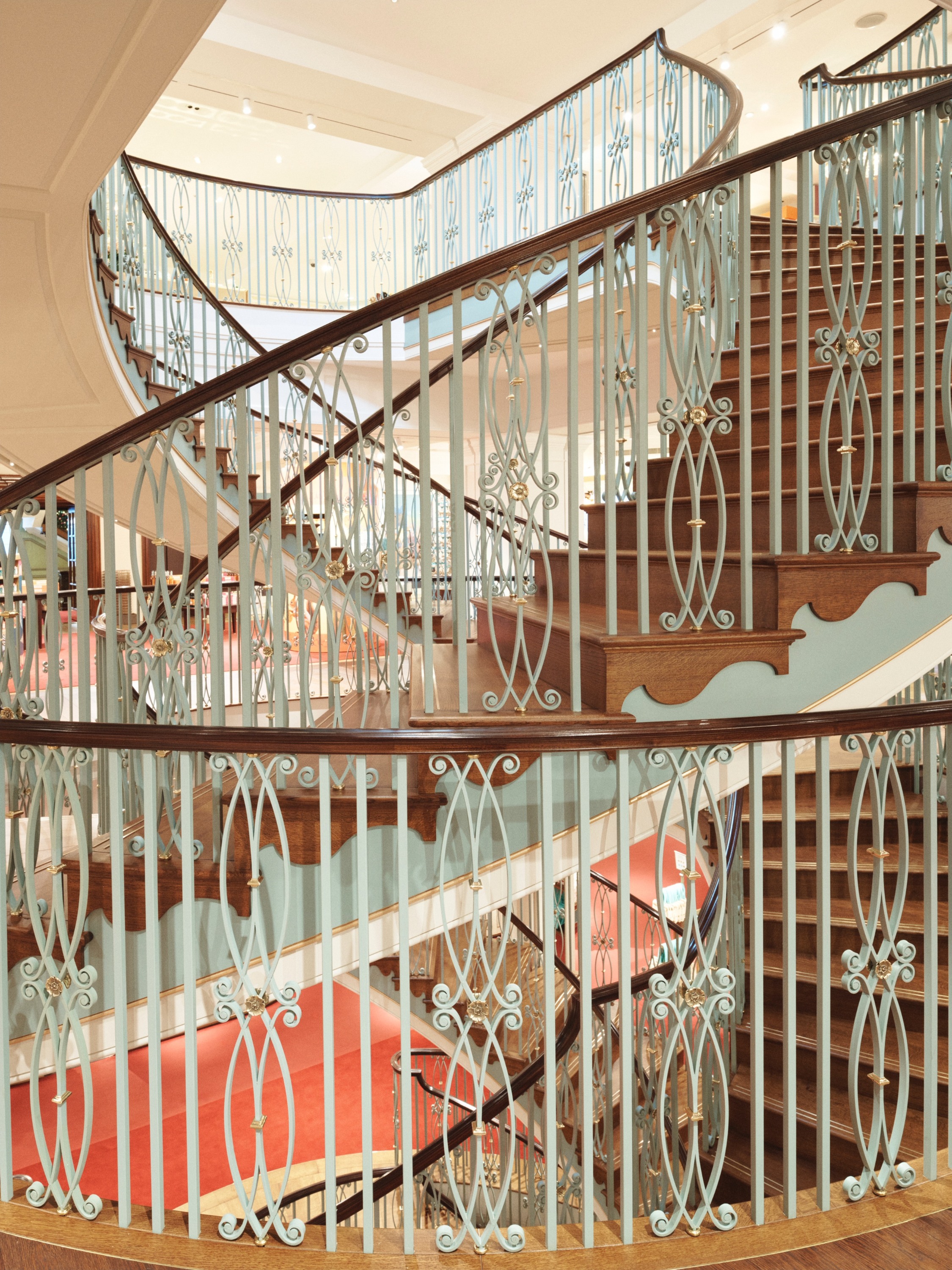 Double-helix staircase in Fortnum & Mason Piccadilly flagship