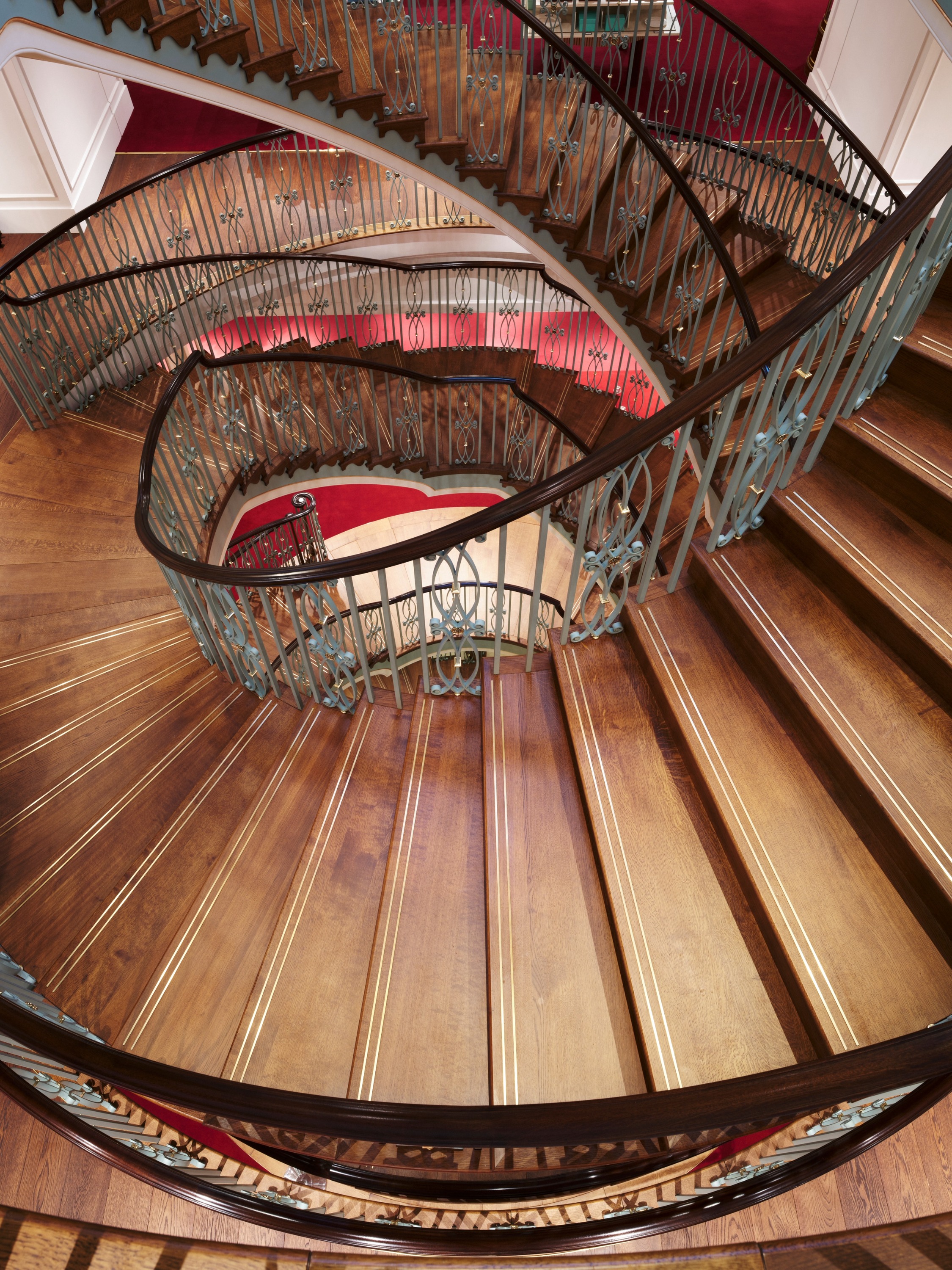 Double-helix staircase in Fortnum & Mason Piccadilly flagship