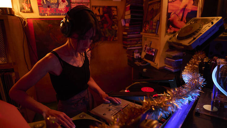 歴史が刻み込まれた店を訪ねる。