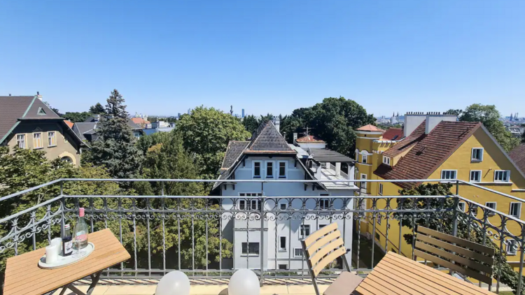 The loft with a balcony in Währing