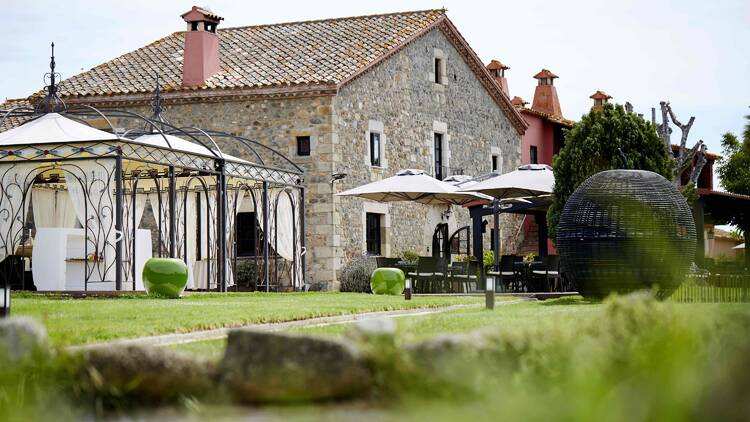 Mas Tapiolas: la cuina de la Costa Brava en una masia del segle XIII