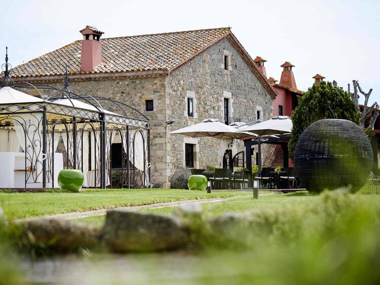 Mas Tapiolas: la cuina de la Costa Brava en una masia del segle XIII