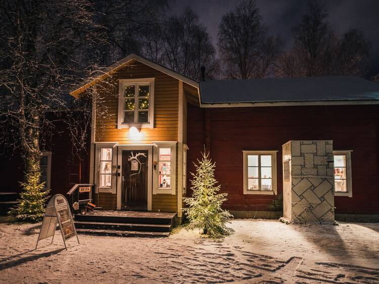 Lauri Handicrafts & Guesthouse