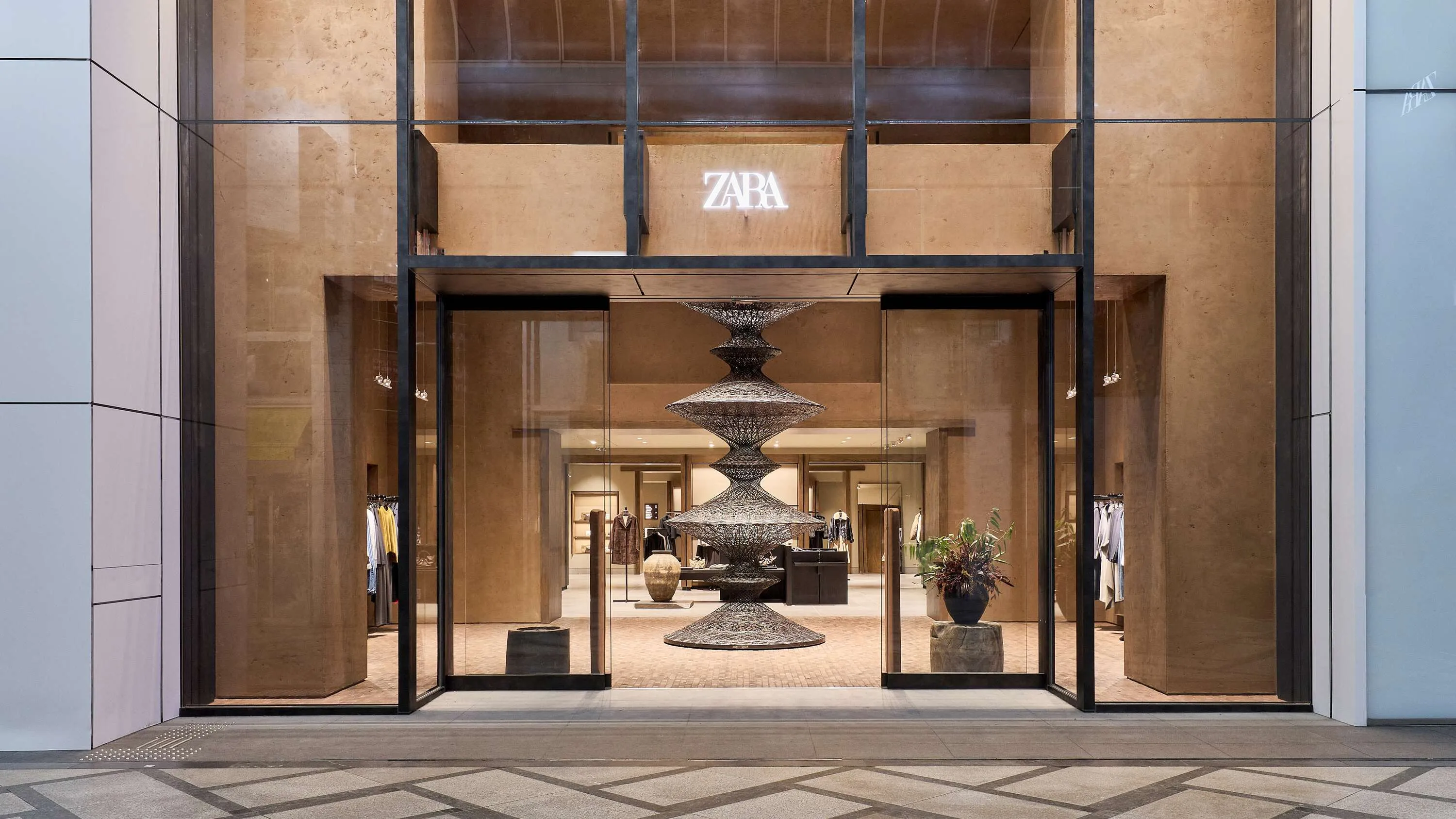 Zara, Shinsaibashi Zero Gate building
