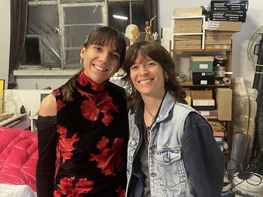 Així és per dins el taller que l’Hac Vinent, artista i activista, té a Barcelona i que s’ha pogut visitar gràcies a l’Ateneu Barcelonès