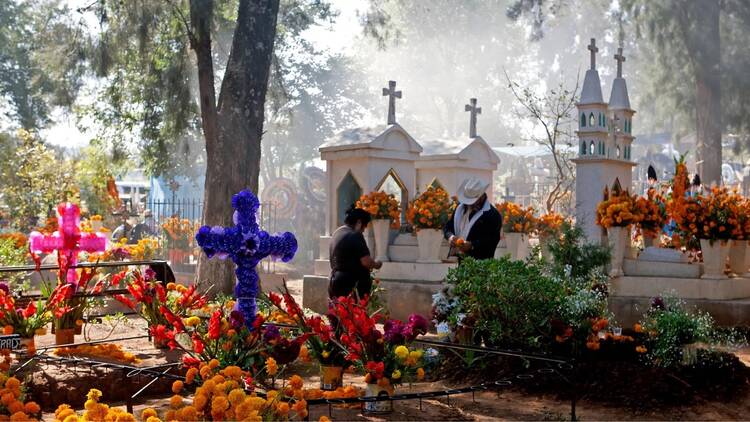 Día de Muertos: A Celebration of Remembrance Día de Muertos: A Celebration of Remembrance