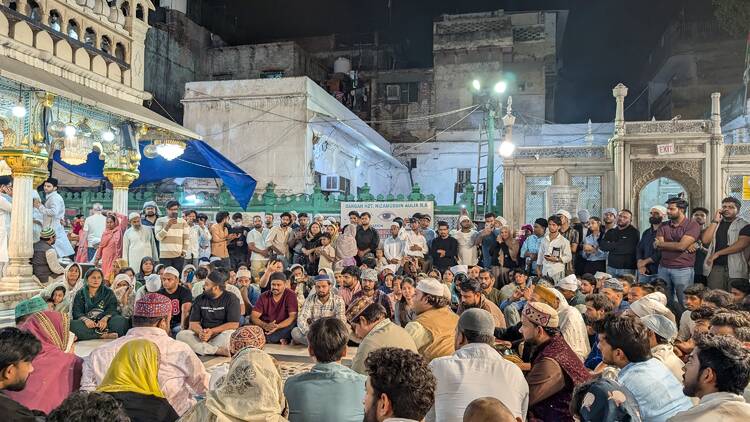 Listen to Thursday night Qawwali at Hazrat Nizamuddin Dargah