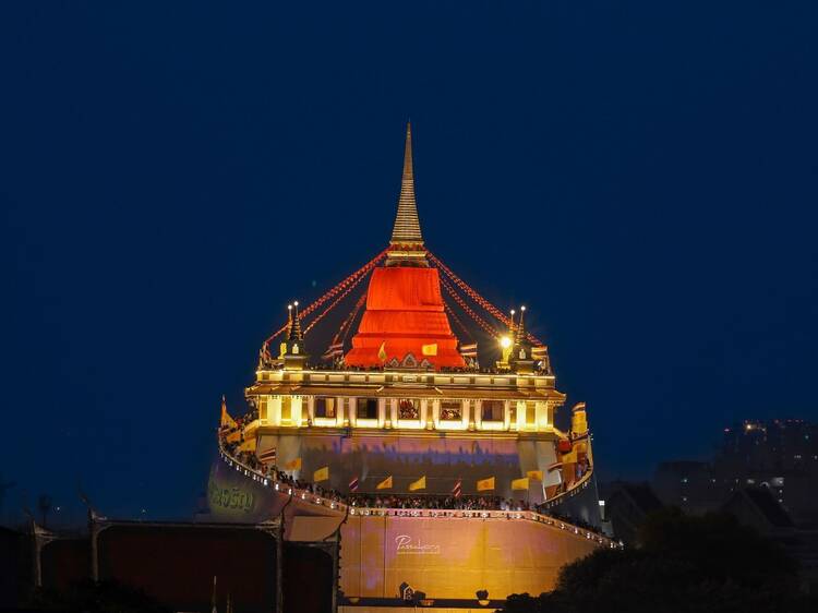 สัมผัสบรรยากาศงานวัดสุดยิ่งใหญ่ที่สืบทอดมายาวนานกว่า 100 ปี ในงานภูเขาทอง ประจำปี 2568