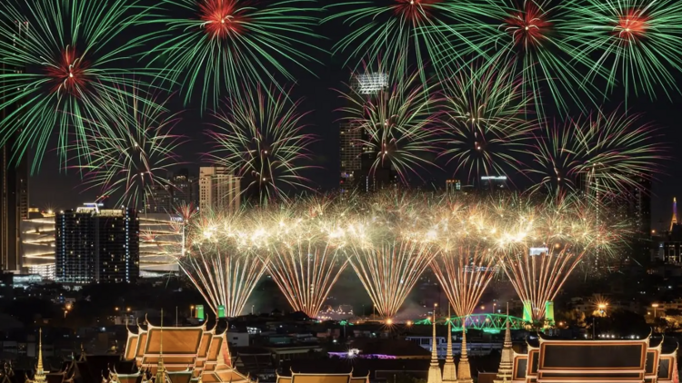 รับชมแสง สี เสียง การแสดงพลุสุดตระการตา พร้อมลอยกระทงท่ามกลางแสงไฟ ในงานวิจิตรเจ้าพระยา