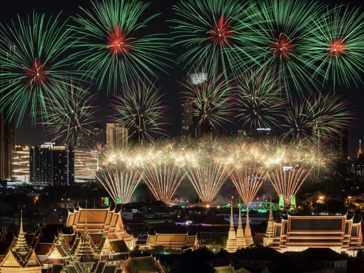 รับชมแสง สี เสียง การแสดงพลุสุดตระการตา พร้อมลอยกระทงท่ามกลางแสงไฟ ในงานวิจิตรเจ้าพระยา