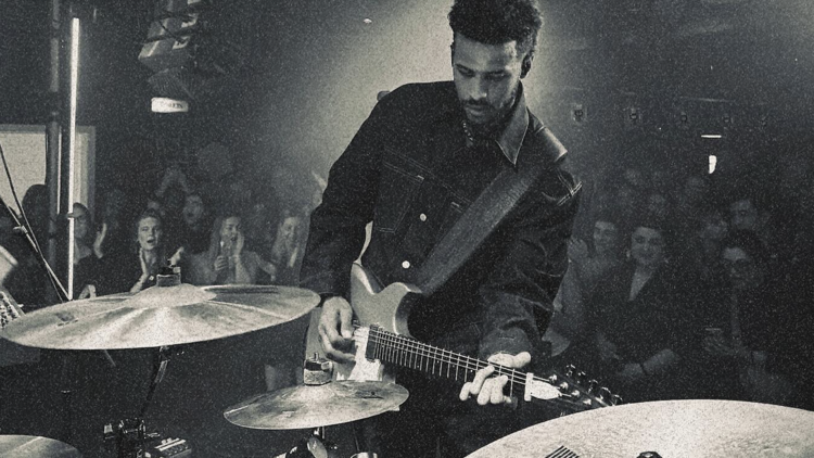 โยกตามกรูฟไปกับเสียงเพลงนุ่มละมุนของ Christian Kuria ศิลปินอินดี้-อาร์แอนด์บีจากอเมริกา