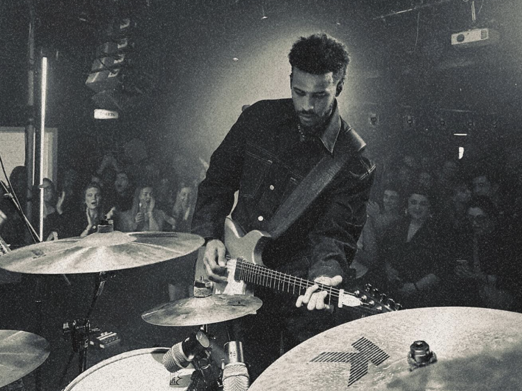 โยกตามกรูฟไปกับเสียงเพลงนุ่มละมุนของ Christian Kuria ศิลปินอินดี้-อาร์แอนด์บีจากอเมริกา