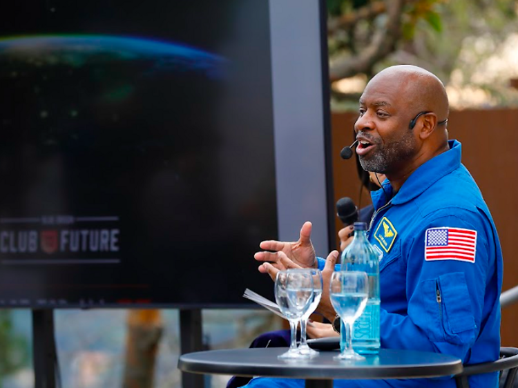 Así son las camisetas que han diseñado tres astronautas, un Premio Nobel y un campeón mundial de go con fines benéficos Así son las camisetas que han diseñado tres astronautas, un Premio Nobel y un campeón mundial de go con fines benéficos