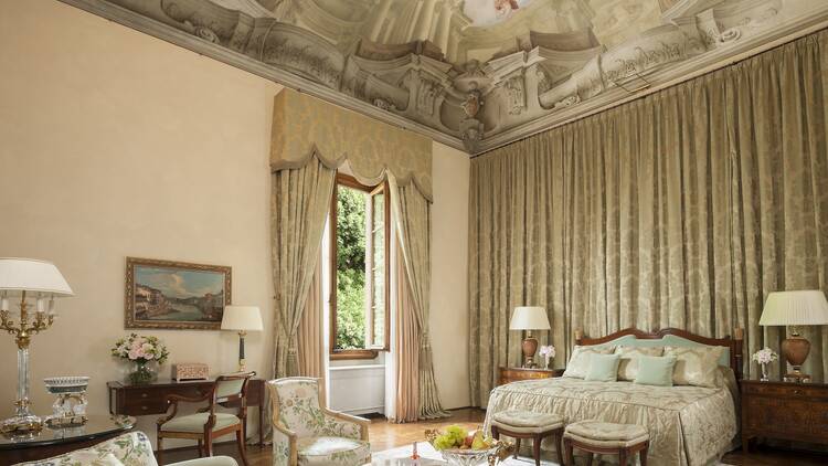 Bedroom at Four Seasons Hotel Firenze Bedroom at Four Seasons Hotel Firenze