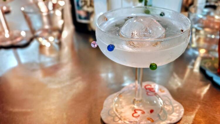 Abstract Bistrot Vers Montorgueil, un bar signé Rémi Savage, aux cocktails révolutionnaires et délicieux