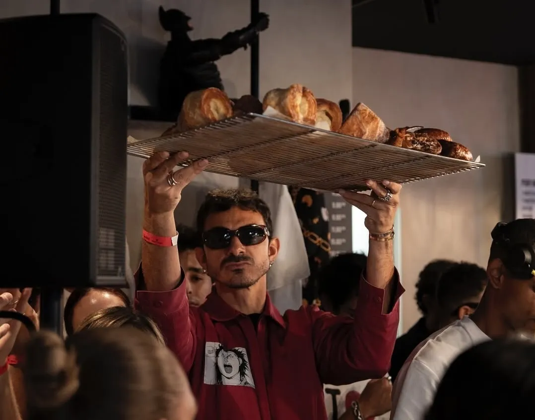 Fête dans une boulangerie