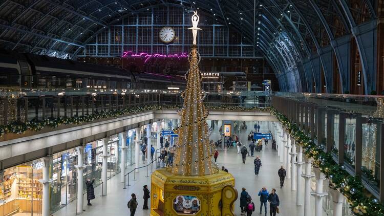 Music Box Christmas Tree at London St Pancras International 2025