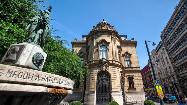 Ervin Szabó Library