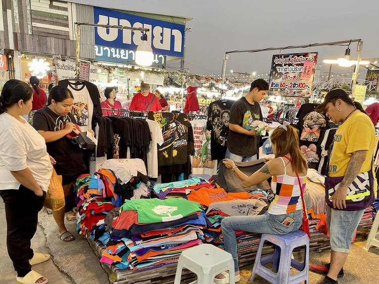 Sai Tai Mai Centre Night Market