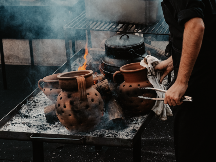 Chefs, música, vinho, cocktails e um mercado. Vem aí o segundo URO – Gastro Fire Sessions