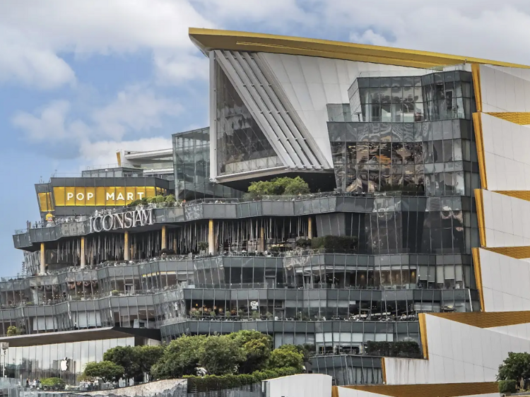 Convey the grandeur of Iconsiam