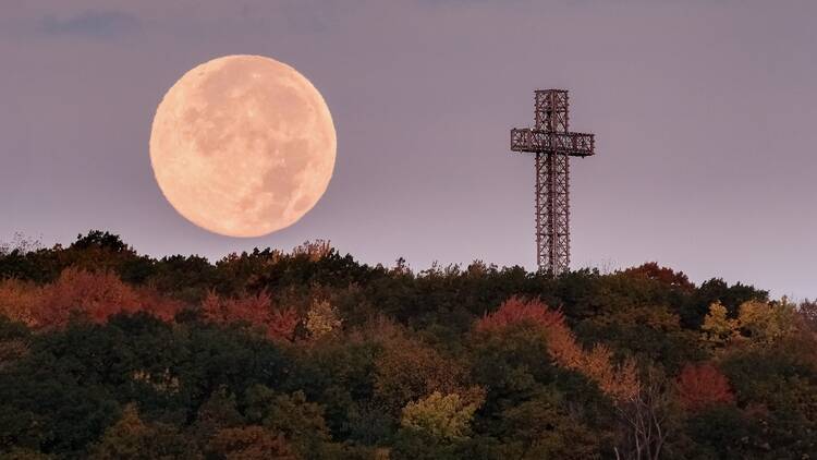 November Supermoon: Where to see the brightest full moon of 2025