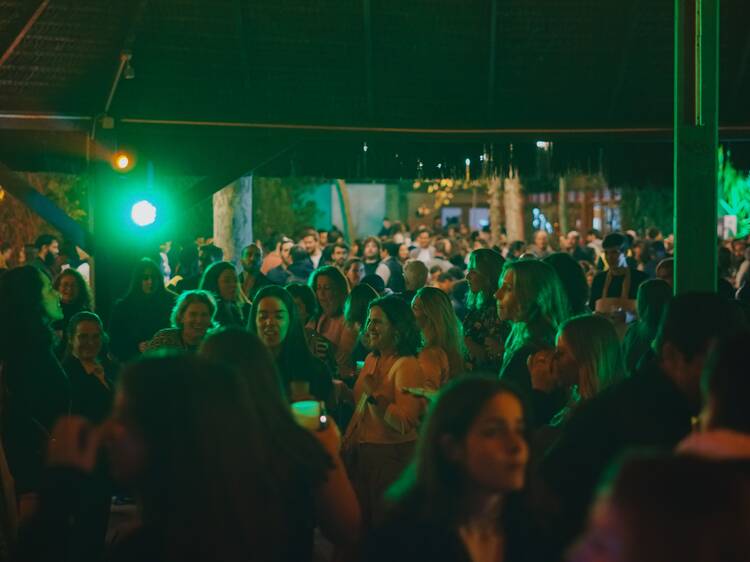 Amigos, amigos… descontos à parte (ou talvez não)