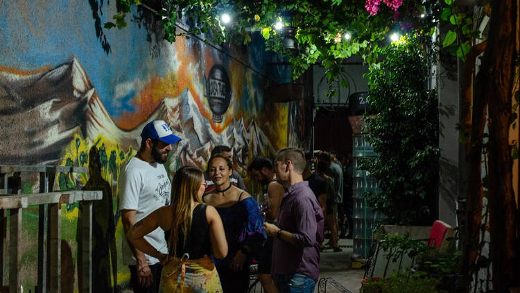 Casa Tano – Bodega urbana, arte y vino en el corazón de Godoy Cruz Casa Tano – Bodega urbana, arte y vino en el corazón de Godoy Cruz