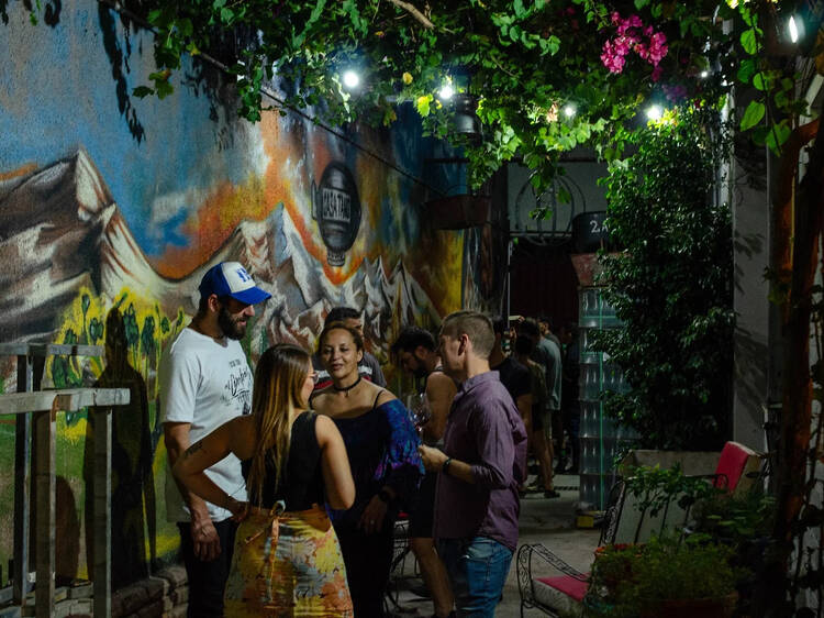 Casa Tano – Bodega urbana, arte y vino en el corazón de Godoy Cruz Casa Tano – Bodega urbana, arte y vino en el corazón de Godoy Cruz