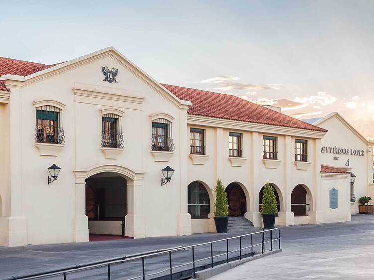 Bodegas López – Tradición centenaria y accesibilidad urbana Bodegas López – Tradición centenaria y accesibilidad urbana