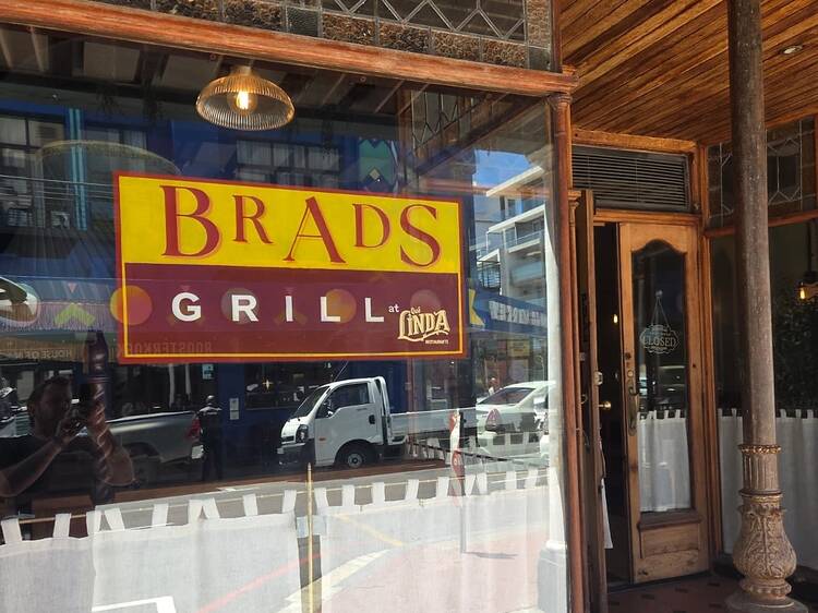 Brad’s Grill is back and they’ve teamed up with Que Linda