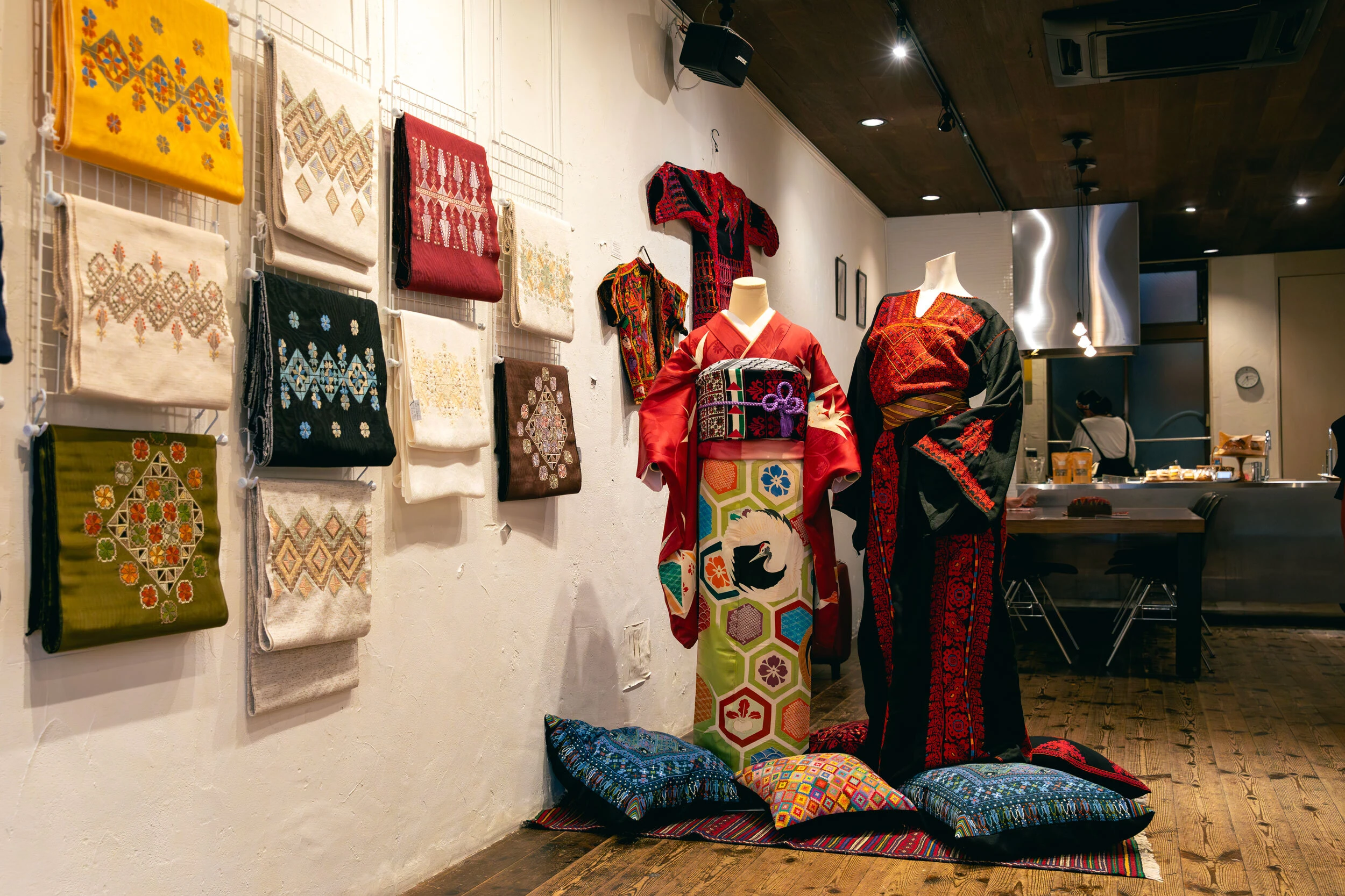 パレスチナ刺繍帯・民族衣装展