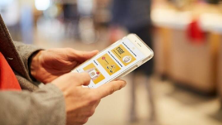 Noche de fiesta y recena