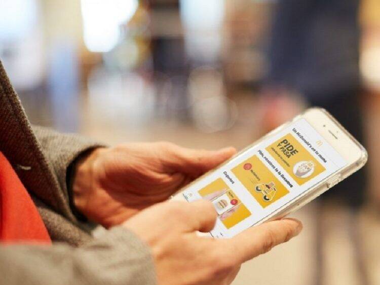 Noche de fiesta y recena