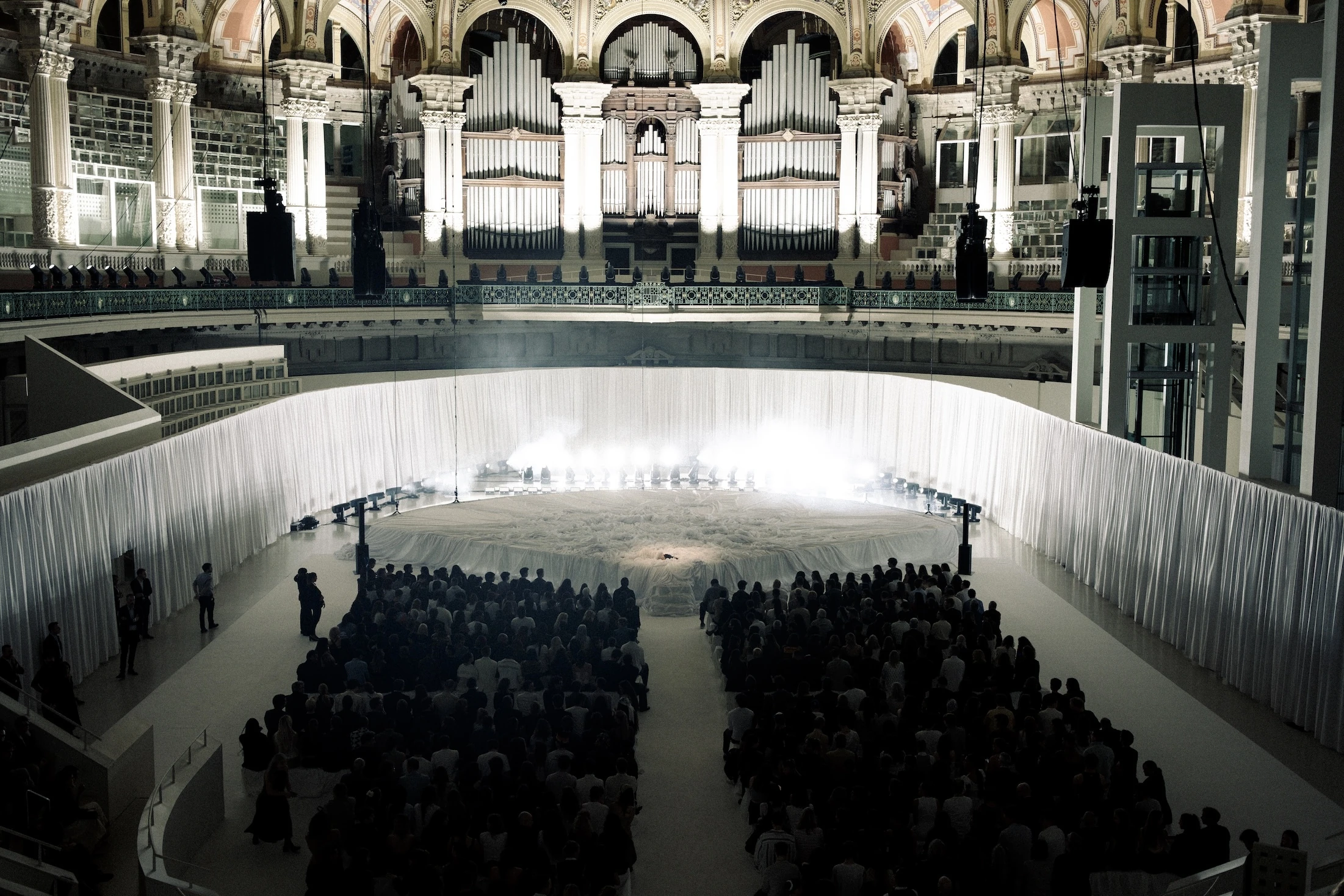 Rosal&iacute;a listening party, Barcelona 