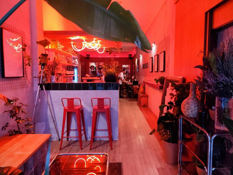 Ottto. Um bar, restaurante e galeria de arte que vai do inconvencional ao vintage