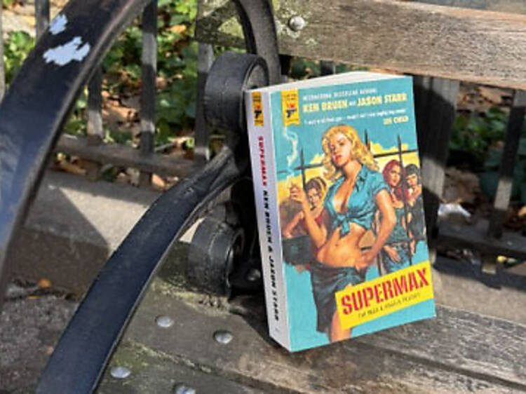 This New Yorker just set up a book-drop scavenger hunt across NYC to celebrate the release of his own novel This New Yorker just set up a book-drop scavenger hunt across NYC to celebrate the release of his own novel