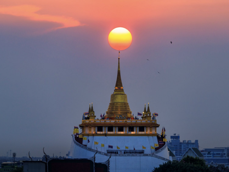 Climb Wat Saket (Golden Mount)