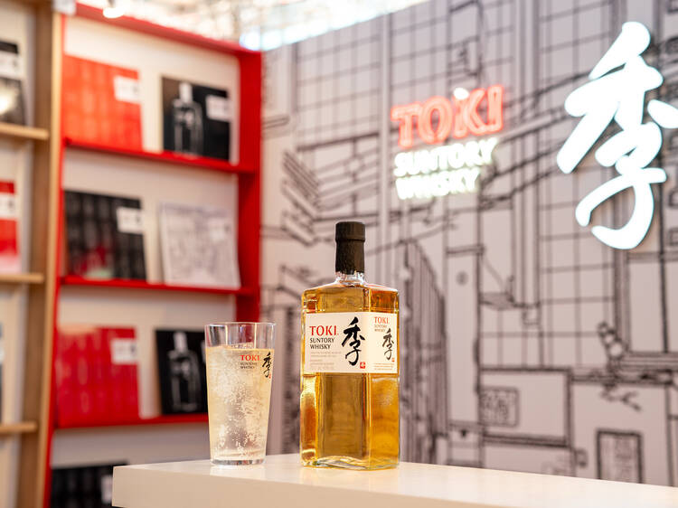 Bar à vinyles et cocktail japonais : le whisky Toki amène un peu de Tokyo à Paris Bar à vinyles et cocktail japonais : le whisky Toki amène un peu de Tokyo à Paris