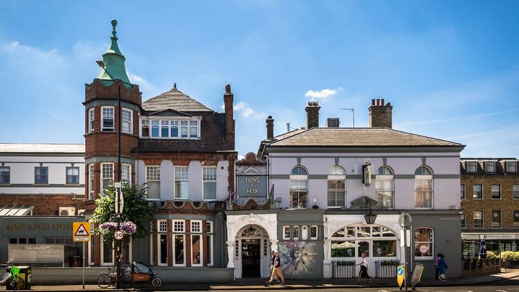 Dog & Fox pub, Wimbledon High Street, London Dog & Fox pub, Wimbledon High Street, London