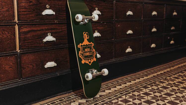 Un skate À la Mère de Famille x Gift Shop
