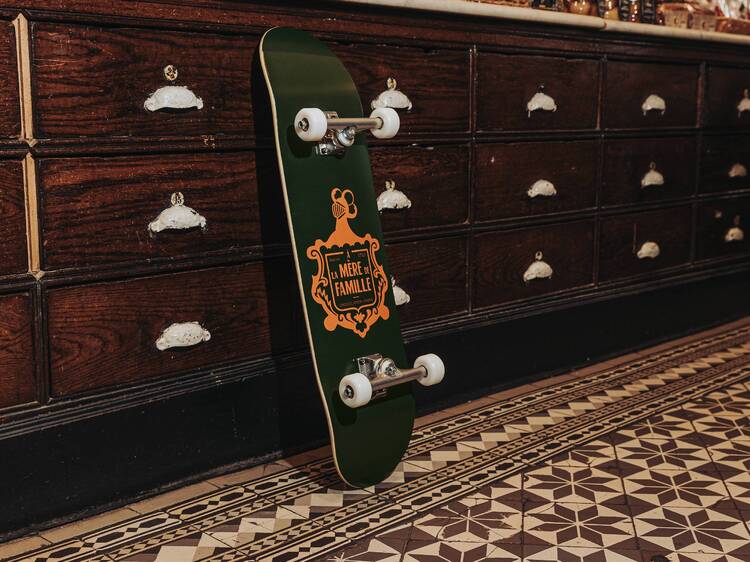 Un skate À la Mère de Famille x Gift Shop
