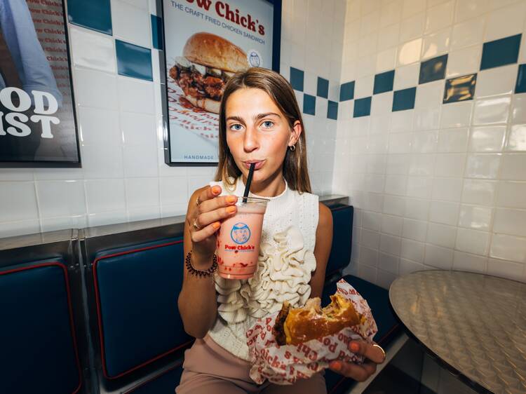 No Pow Chick’s, todos os dias são dia da asneira