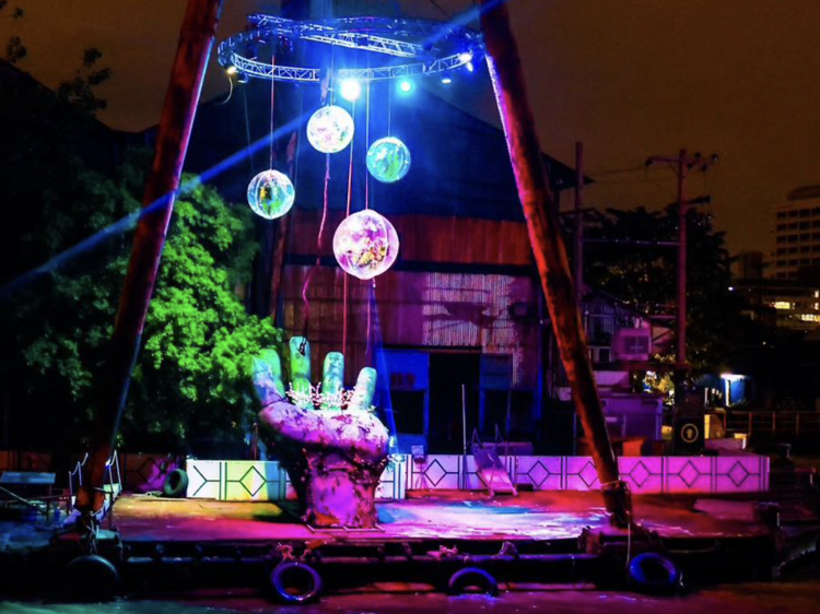 ปั้นจั่น เครนก่อสร้างทางน้ำ