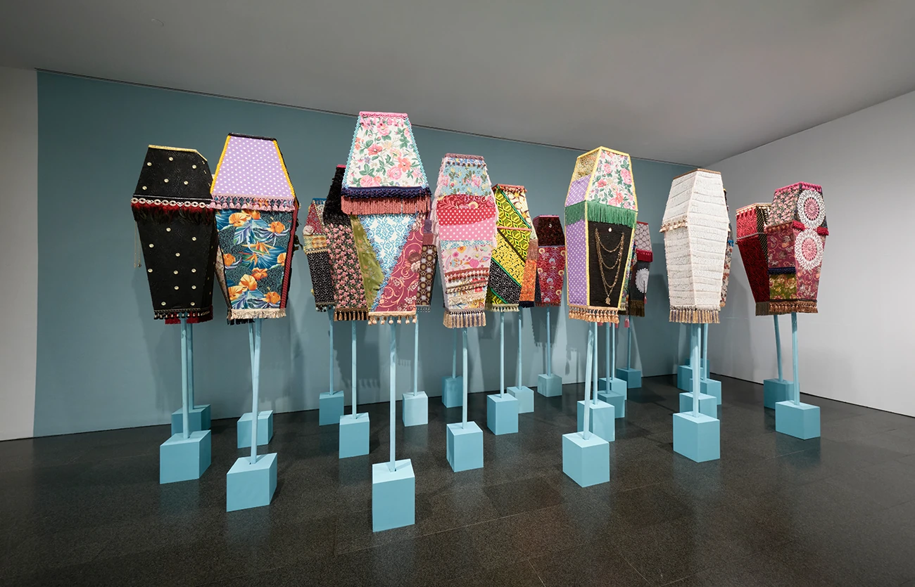  Vistas de la exposici&oacute;n "Proyectar un planeta negro. El arte y la cultura de Pan&aacute;frica", 2025. 